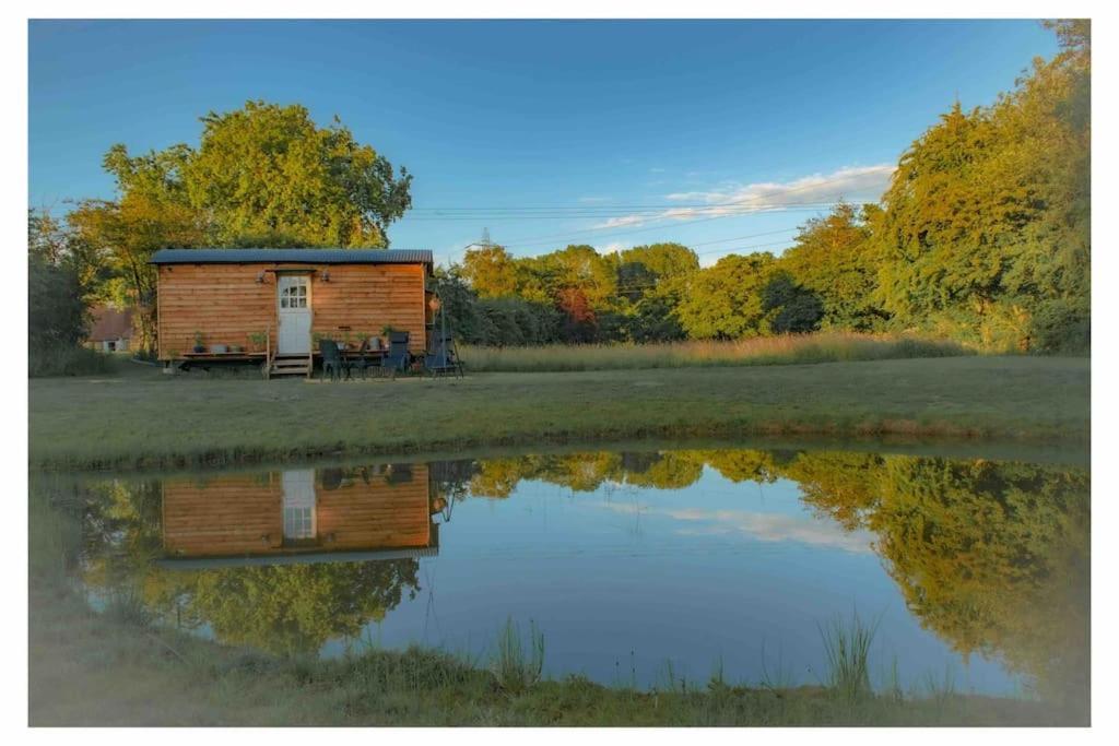 Mountbatten Shepherds Hut & Buckhurst Shepherds Hut Ashford  Exterior photo
