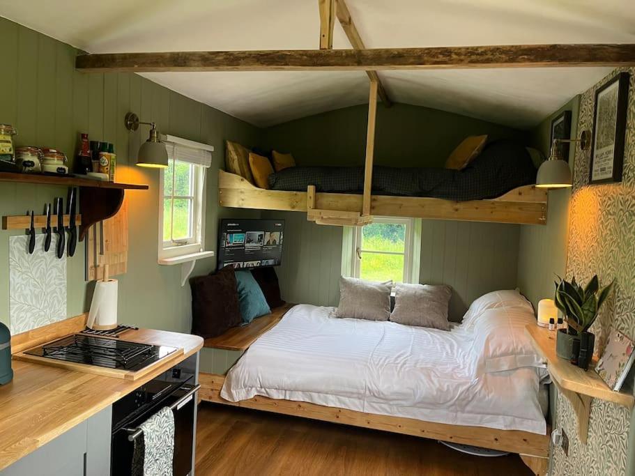 Mountbatten Shepherds Hut & Buckhurst Shepherds Hut Ashford  Exterior photo