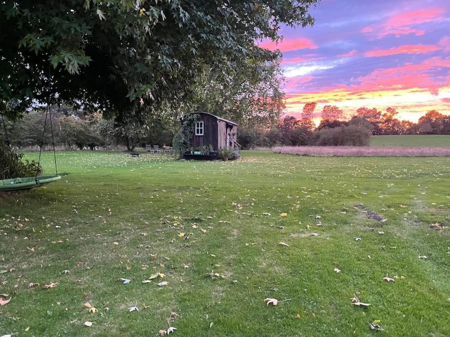 Mountbatten Shepherds Hut & Buckhurst Shepherds Hut Ashford  Exterior photo