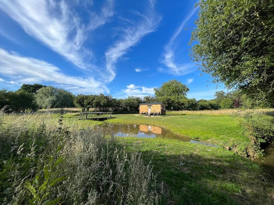 Mountbatten Shepherds Hut & Buckhurst Shepherds Hut Ashford  Exterior photo