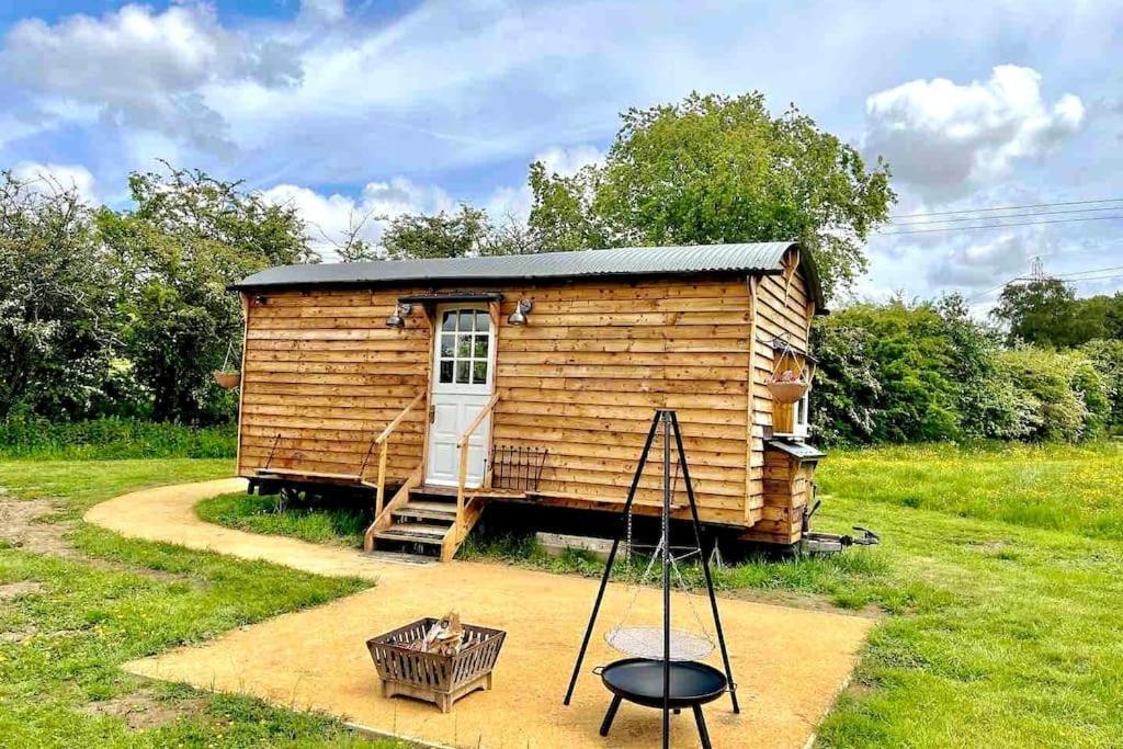 Mountbatten Shepherds Hut & Buckhurst Shepherds Hut Ashford  Exterior photo