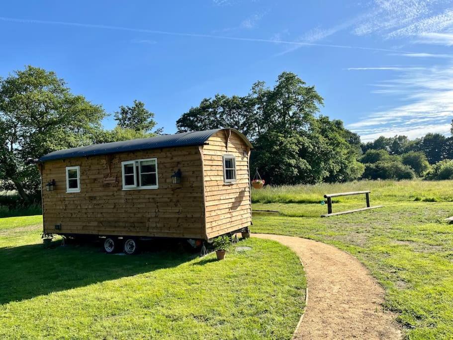 Mountbatten Shepherds Hut & Buckhurst Shepherds Hut Ashford  Exterior photo