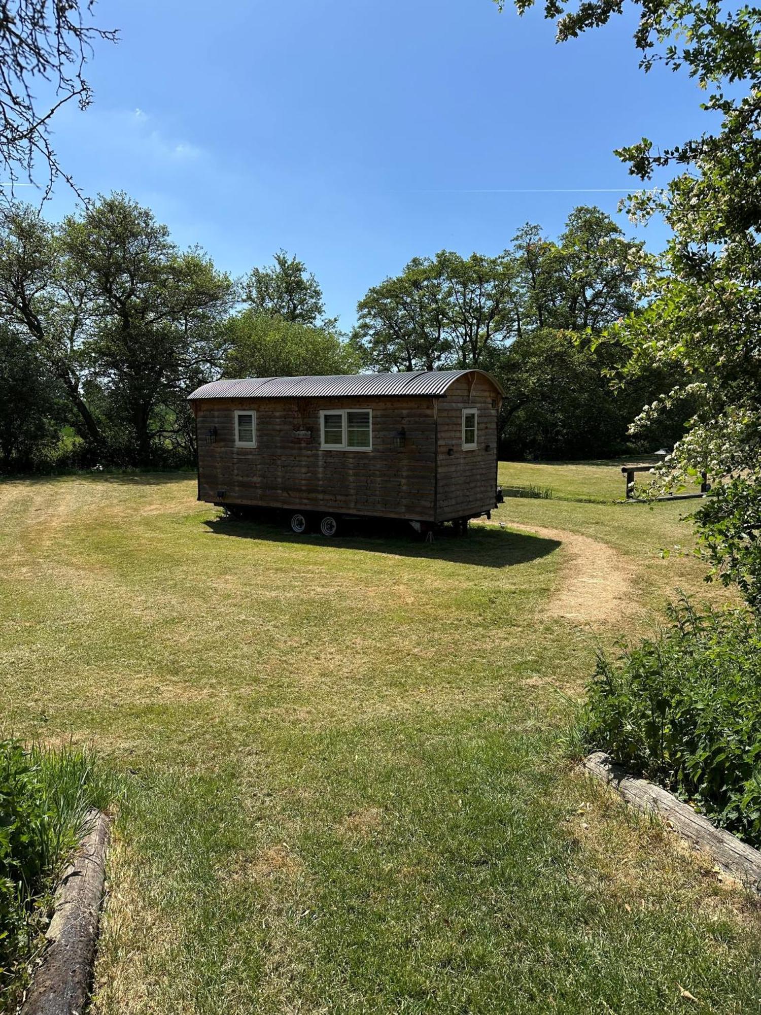 Mountbatten Shepherds Hut & Buckhurst Shepherds Hut Ashford  Exterior photo