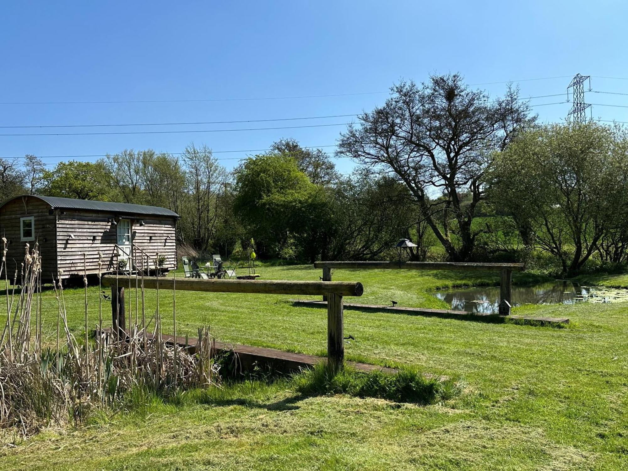 Mountbatten Shepherds Hut & Buckhurst Shepherds Hut Ashford  Exterior photo