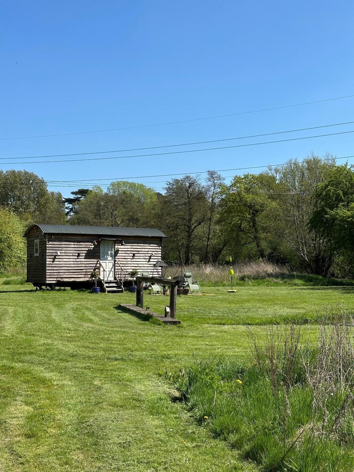 Mountbatten Shepherds Hut & Buckhurst Shepherds Hut Ashford  Exterior photo
